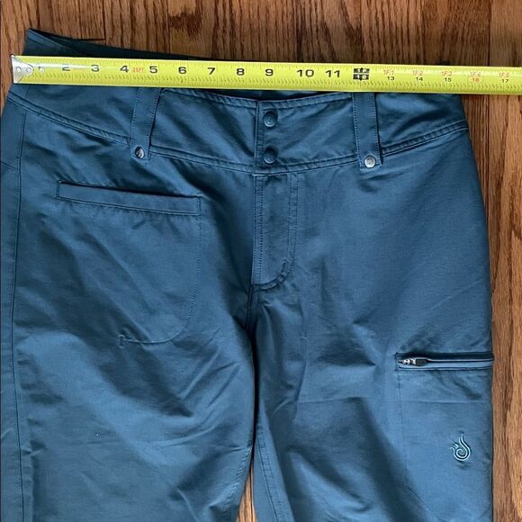 Isis Gray Hiking Capris Sz 4 - Picture 3 of 12